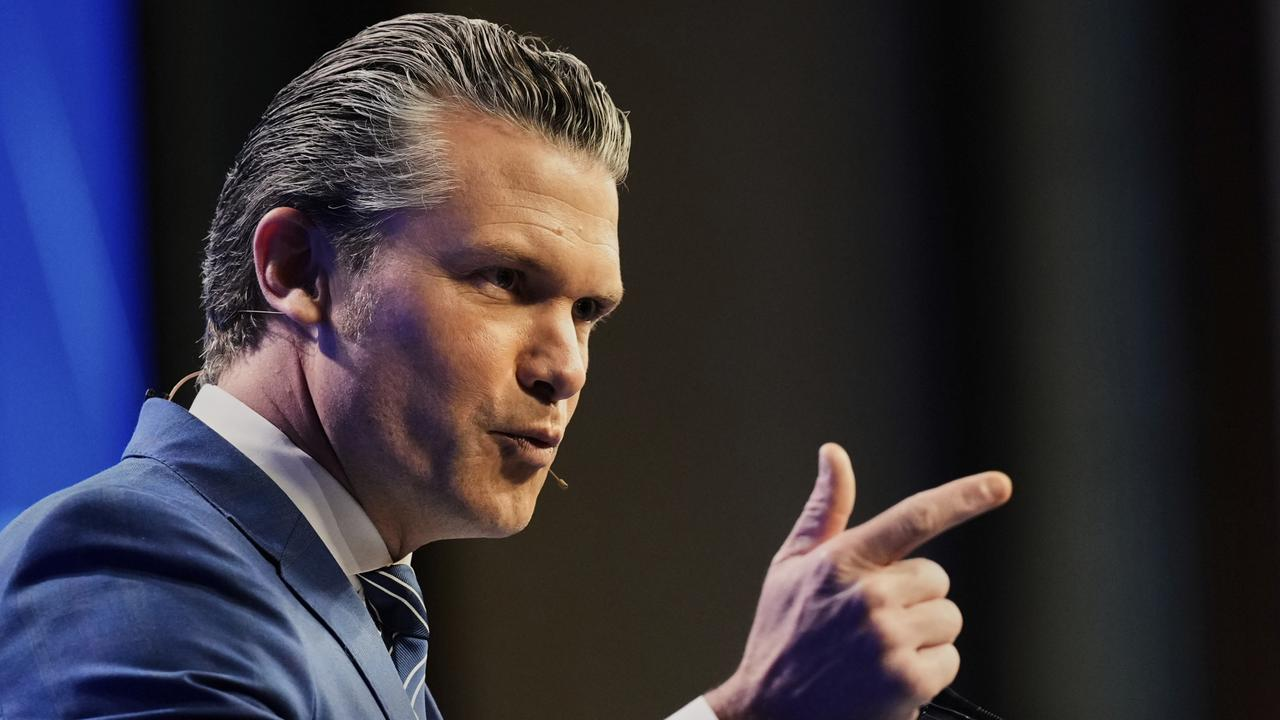 USA fordert Verbündete auf, „kriegsbereit zu sein“ – Hegseth mit Botschaft aus Brüssel