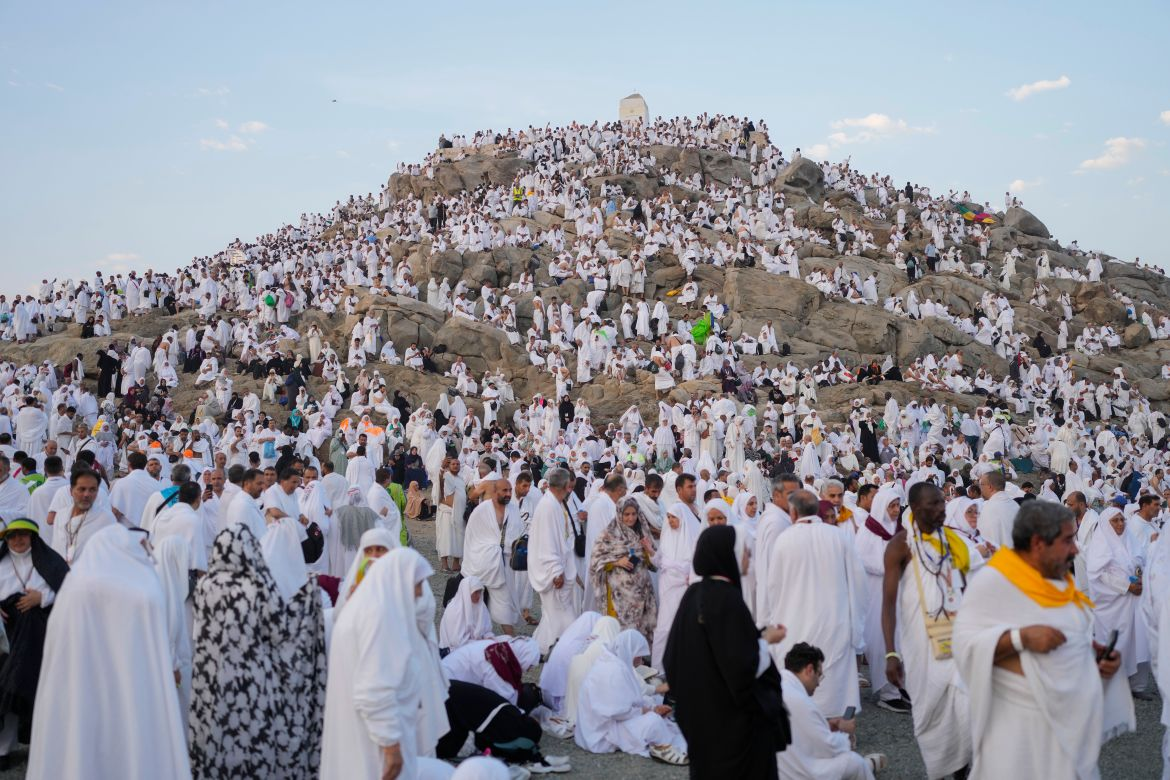Höhepunkt der Hadsch in Saudi-Arabien: Muslime beten am Berg Arafat