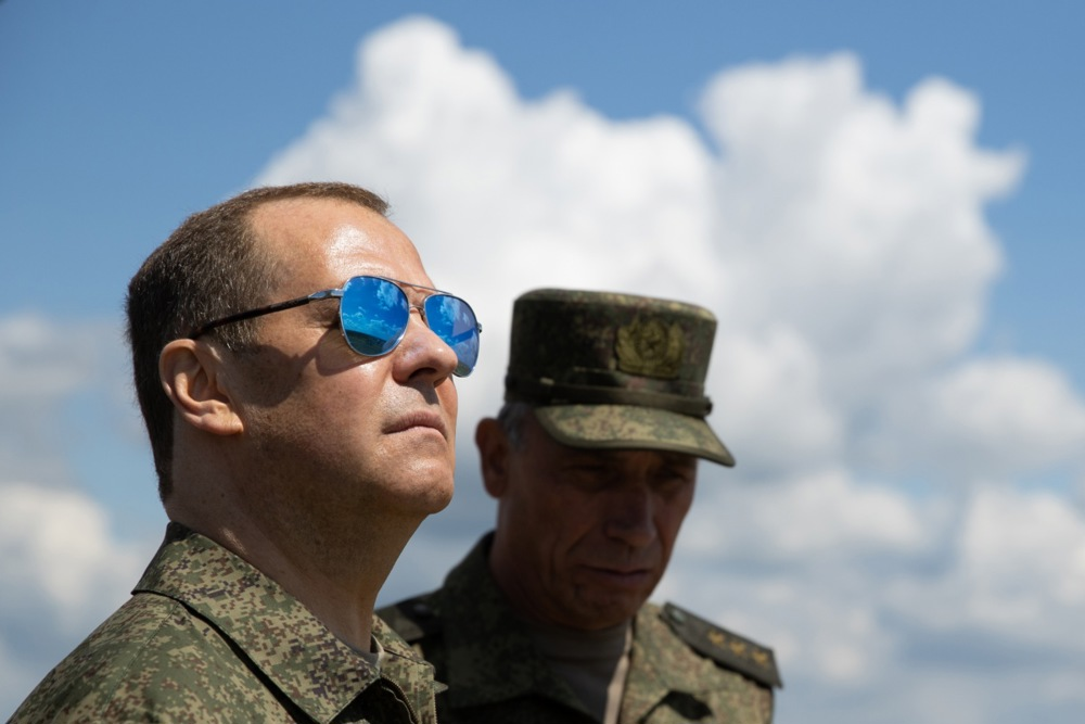 Wie der Ex-Präsident Russlands durch den Krieg reich wurde