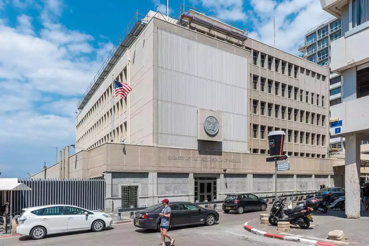 USA evakuieren Botschaftspersonal und Familien mit Militärflugzeug aus Israel