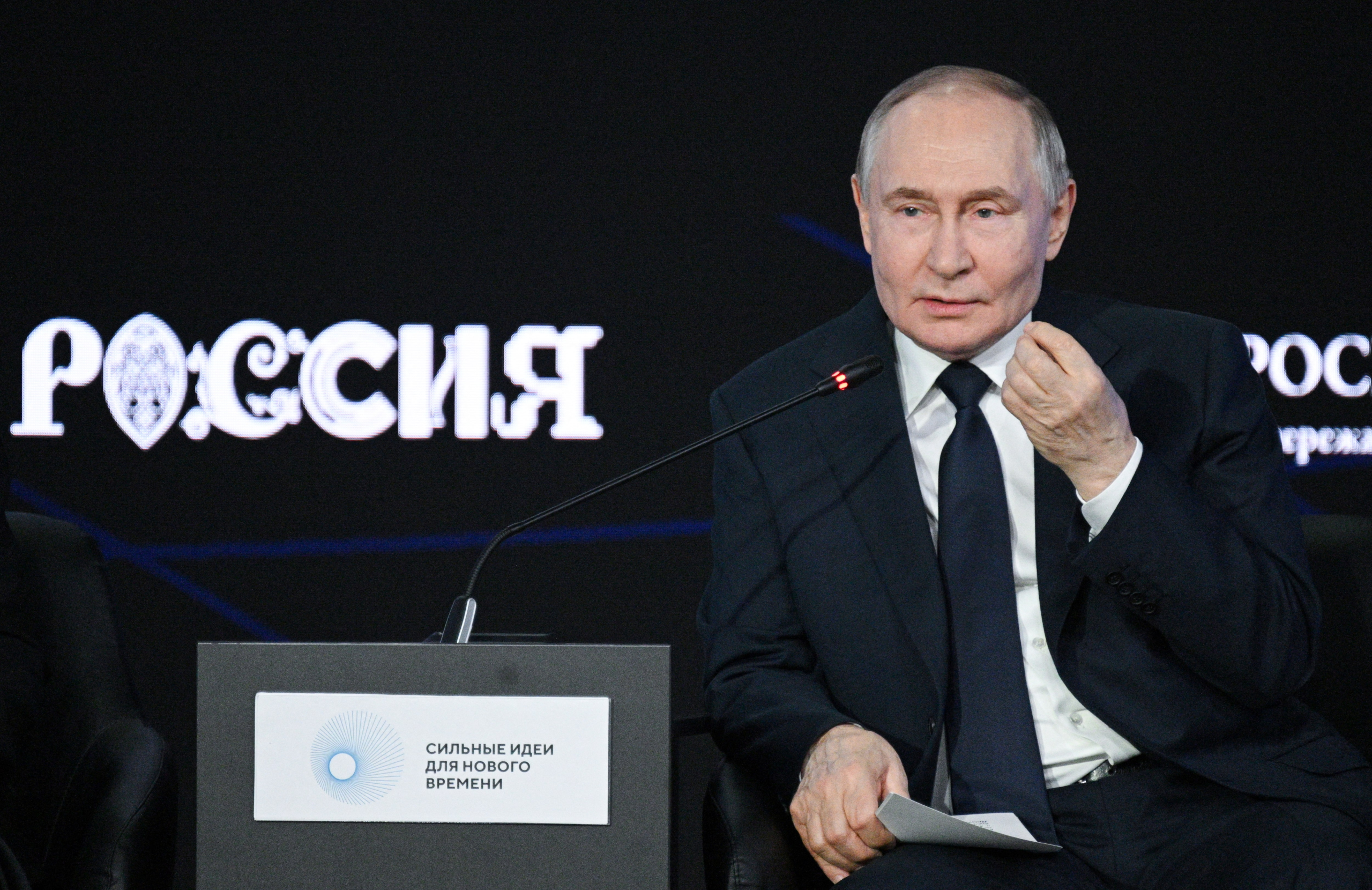 Putin unterbricht Treffen für Trump-Anruf: “Kann ihn nicht warten lassen