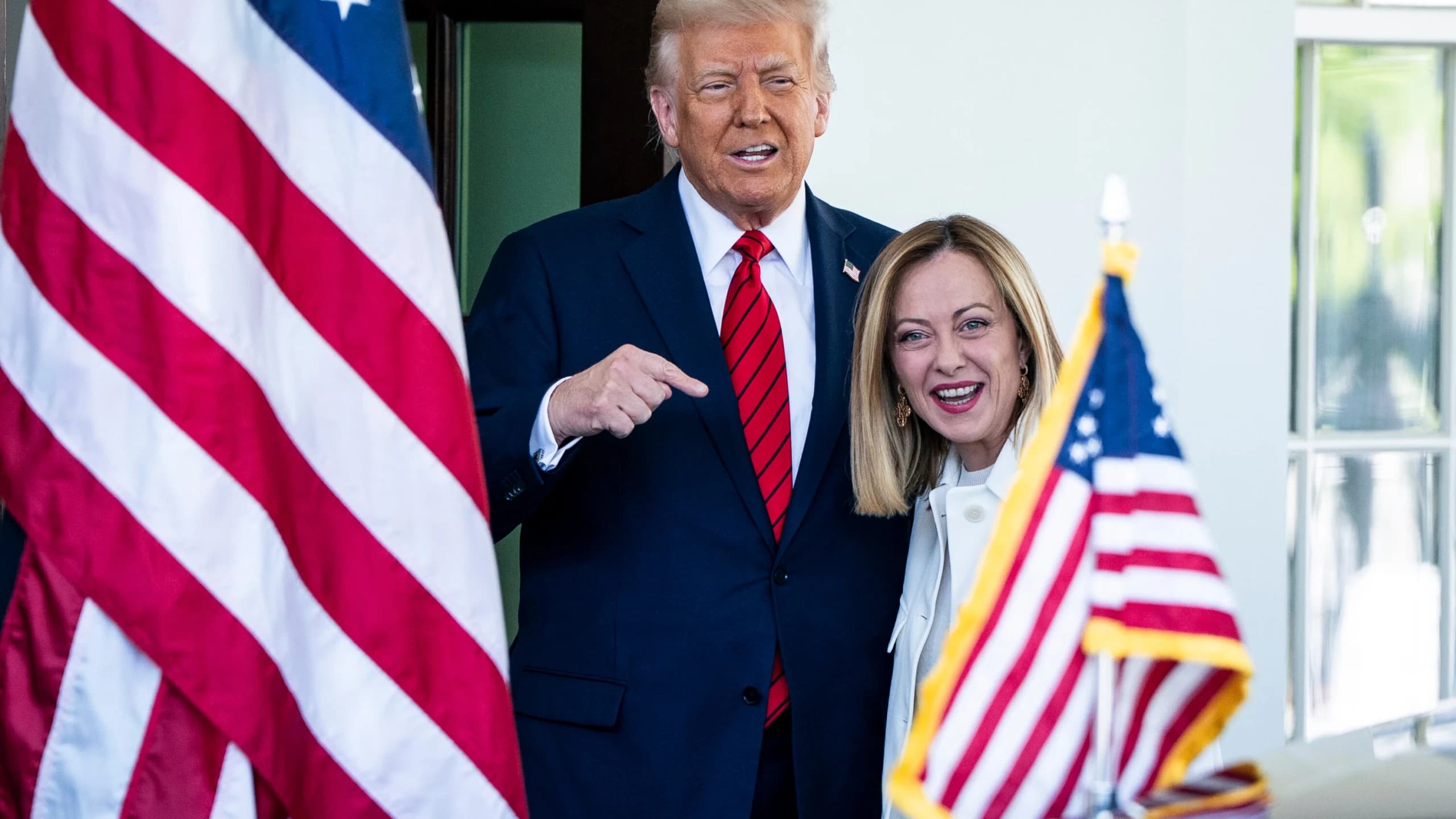 Trump, ‘Krieg’ gegen italienische Pasta – verhängt 107%-Zoll, Rom reagiert