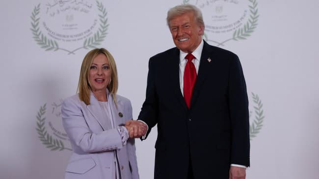 Alle „umwerben“ Meloni / Trump: Du bist sehr schön, Erdogan: Lass das Rauchen