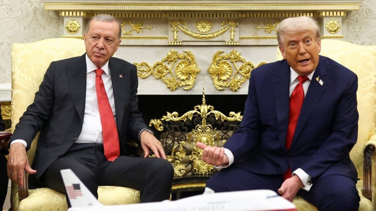 Türkei beschuldigt Israel des Waffenstillstandsbruchs, fordert US-Eingreifen.