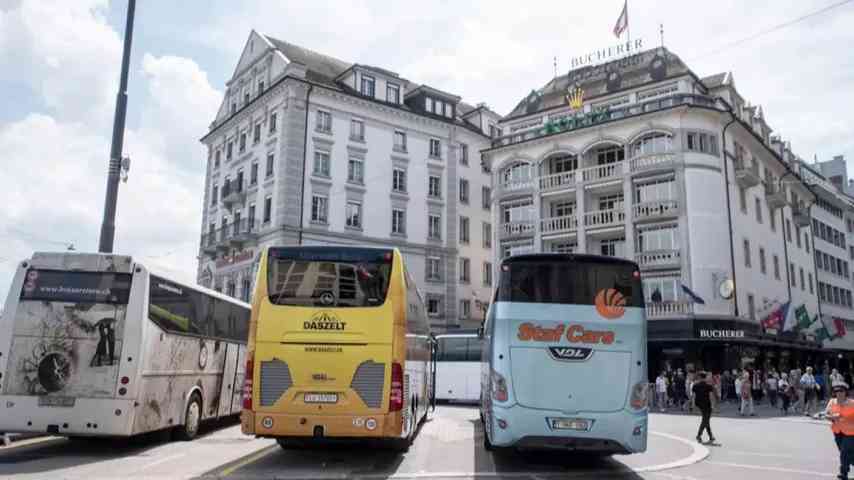 Luzern: 100-Franken-Haltegebühr für Reisecars wirkt im Stadtzentrum