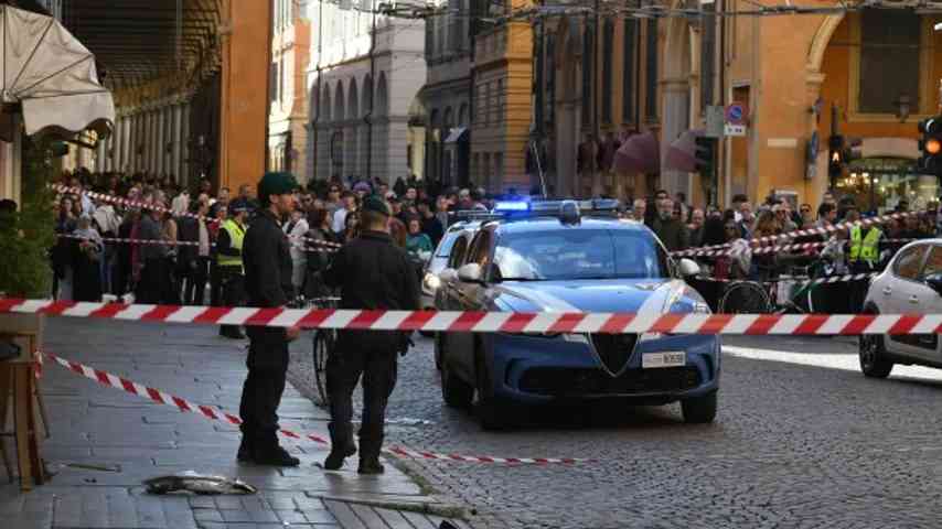 Auto überfährt Menschen: 7 Verletzte in Italien
