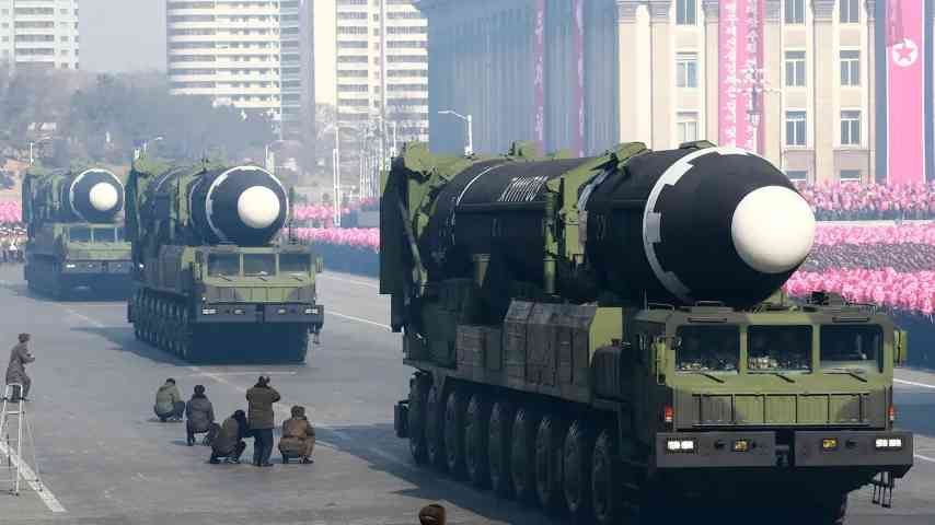 Kriegsspiele mit Atomraketen / Putin ‚zeigt die Zähne‘, warnt die NATO