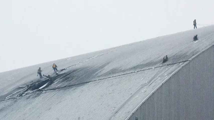 Schutzschild des Kernkraftwerks Tschernobyl beschädigt