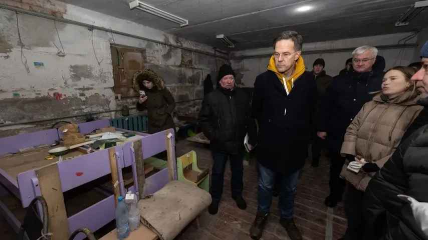 Der NATO-Chef besucht die Ukraine.