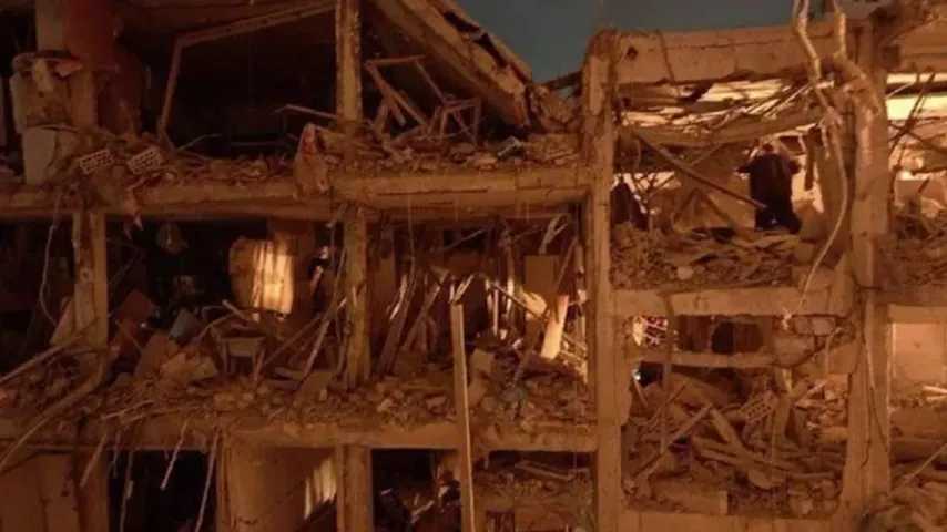 Iran trifft erneut Israel, Moment, als Rakete auf Arad fällt