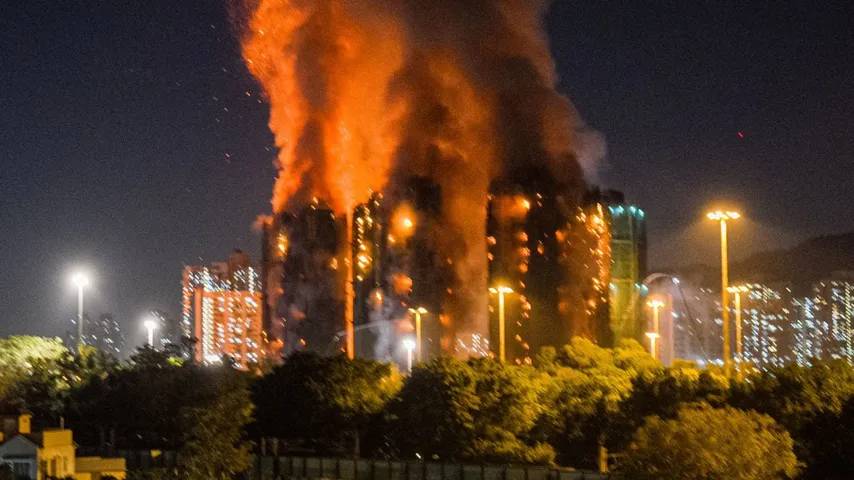 Drei Männer nach Hongkong-Brand festgenommen