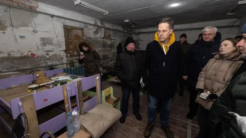 Der NATO-Chef besucht die Ukraine.