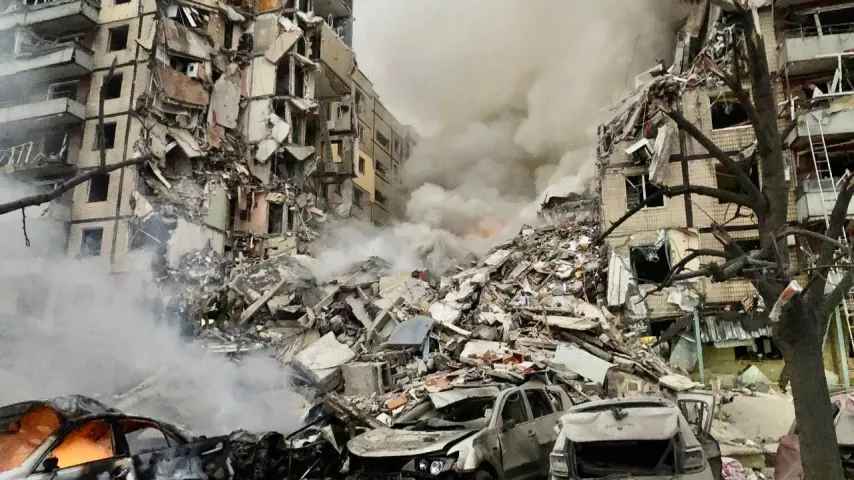 Friedensgespräche dauern an, Spannungen steigen / Russland attackiert Stadt in Ukraine, zwei Tote
