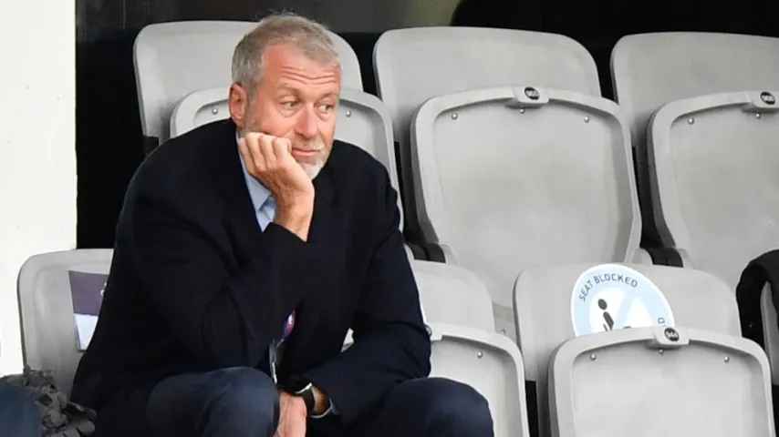Großbritannien „droht“ Abramovich: „Schicke 2,8 Mrd. € aus Chelsea-Verkauf in die Ukraine