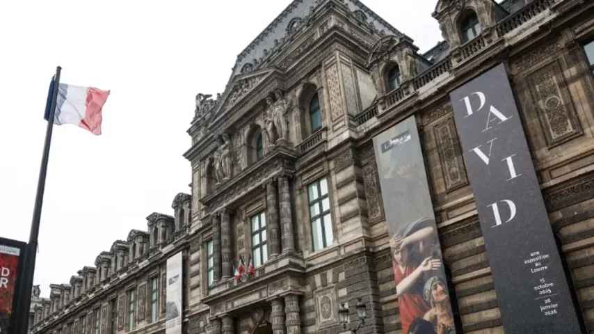 Keine Ruhe im Louvre: Nach Schmuckraub platzten Rohre, Bibliothek Ägypt. Antiken stürzte ein