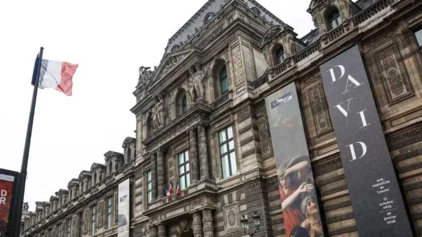 Keine Ruhe im Louvre: Nach Schmuckraub platzten Rohre, Bibliothek Ägypt. Antiken stürzte ein