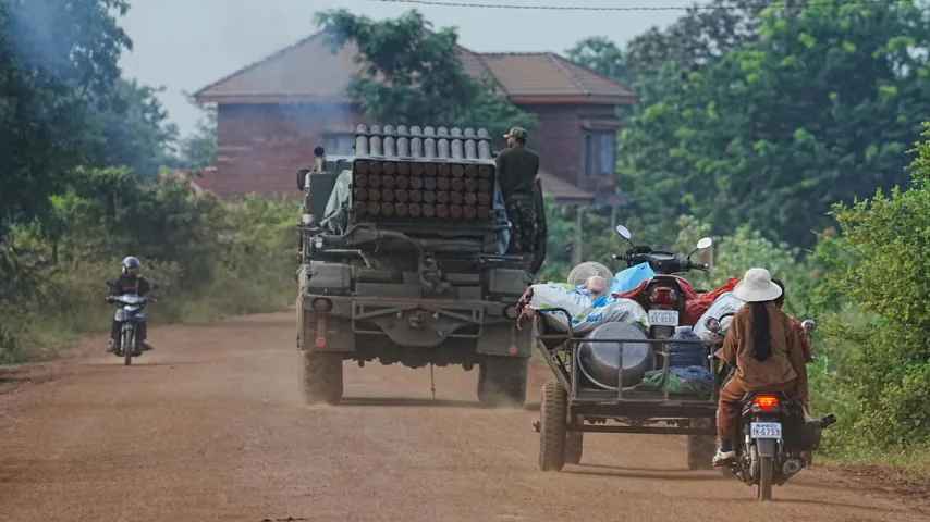 Krieg Thailand–Kambodscha: Bombardements an der Grenze, Tausende Zivilisten evakuiert!