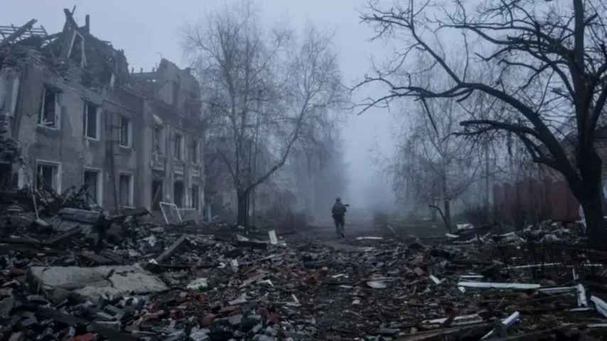 Russland rückt weiter in ukrainische Gebiete vor, Ukrainer fliehen mitten in der Kälte