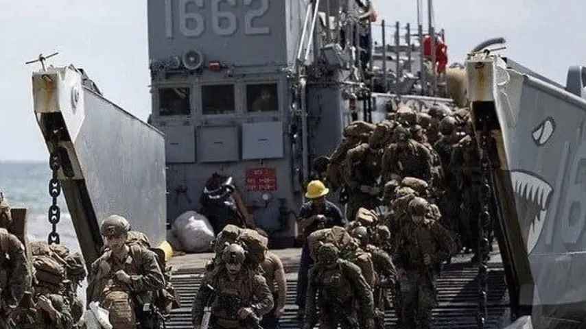Spannungen in der Karibik – Aufmarsch US-Truppen und -Ausrüstung nahe Venezuela