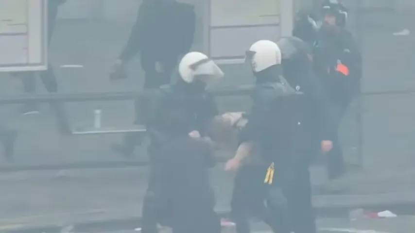 Totales Chaos in Brüssel – Bauern warfen Rauchbomben auf Polizisten und blockierten Straßen