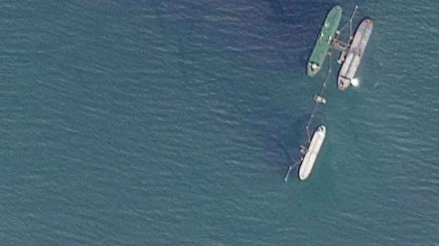 Ukraine trifft russische Ölplattformen im Kaspischen Meer mit Drohnen; zwei Raffinerien stoppen
