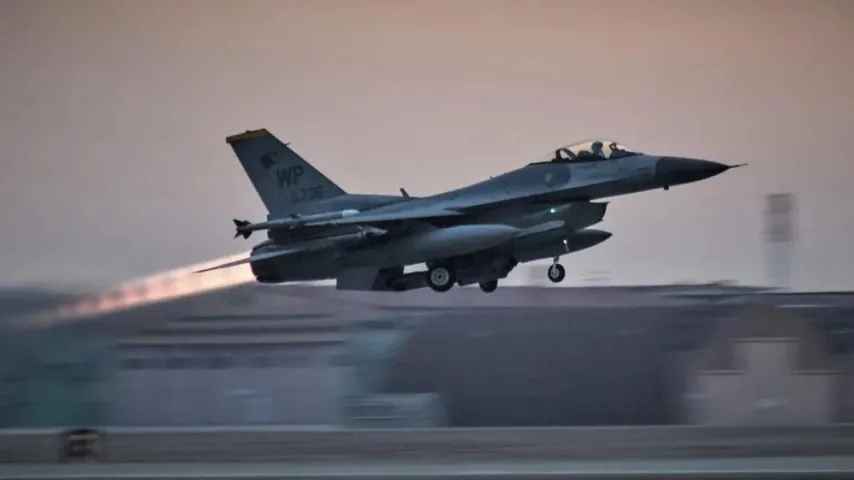 USA rächen zwei in Syrien von ISIS getötete Soldaten, treffen mehrere Stützpunkte und Waffendepots