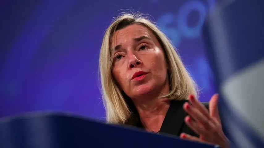 Wegen Betrugs und Korruption bei Vergaben angeklagt Federica Mogherini nach Mitternacht freigelassen