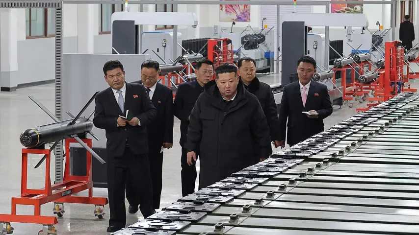 Atomwaffen bereit zum Krieg! Kim Jong Un 'hat Angst', testet Hyperschallraketen