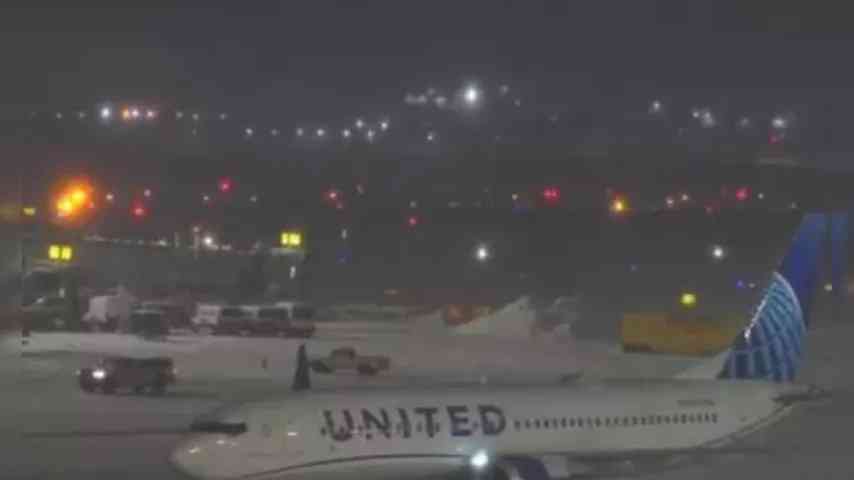 Flugzeug verunglückt und geht in Flammen auf – acht Personen an Bord, starker Schneefall