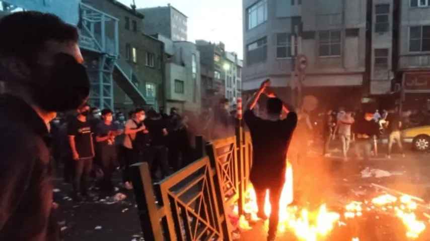 Iranischer Arzt behauptet, über 200 Protestierende seien in Teheran getötet worden