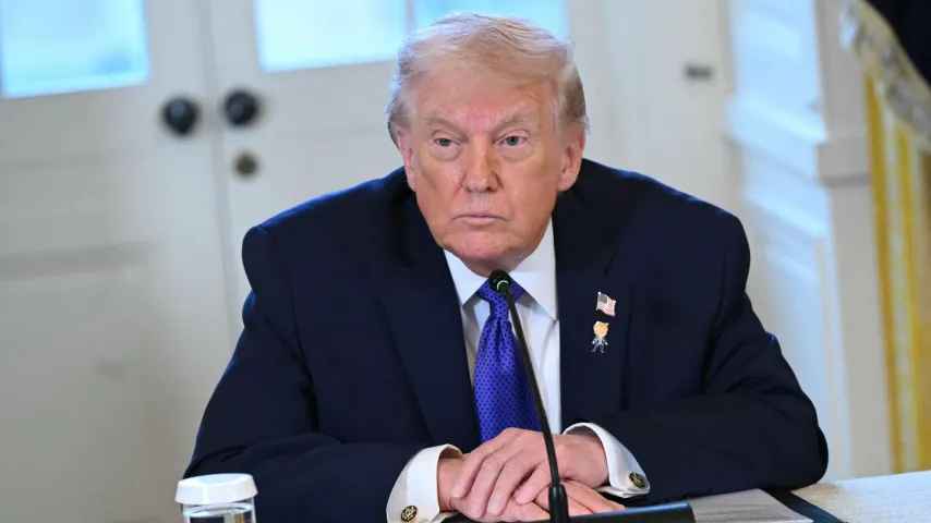 Trump startet "Rache": Luftangriffe bereit, 25% Zoll für Geschäfte mit Iran!