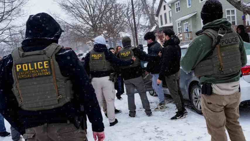 Trump verteidigt ICE nach Tötung: Krankenschwester bewaffnet, wehrte sich. Wir setzen Recht durch