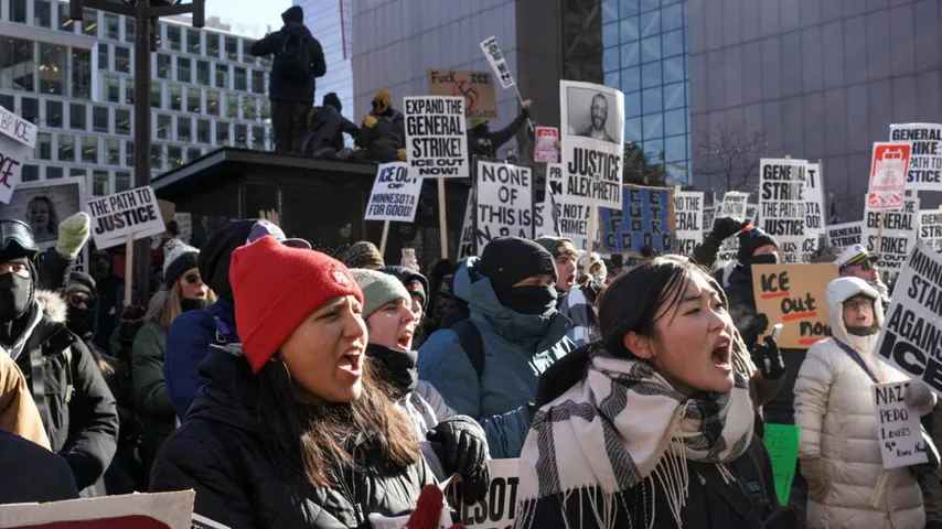 USA: Proteste gegen ICE brechen aus! Trump schickt tausende Polizisten!