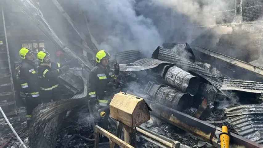 Militärhubschrauber stürzt ab – trifft Obstmarkt, vier Tote im Iran