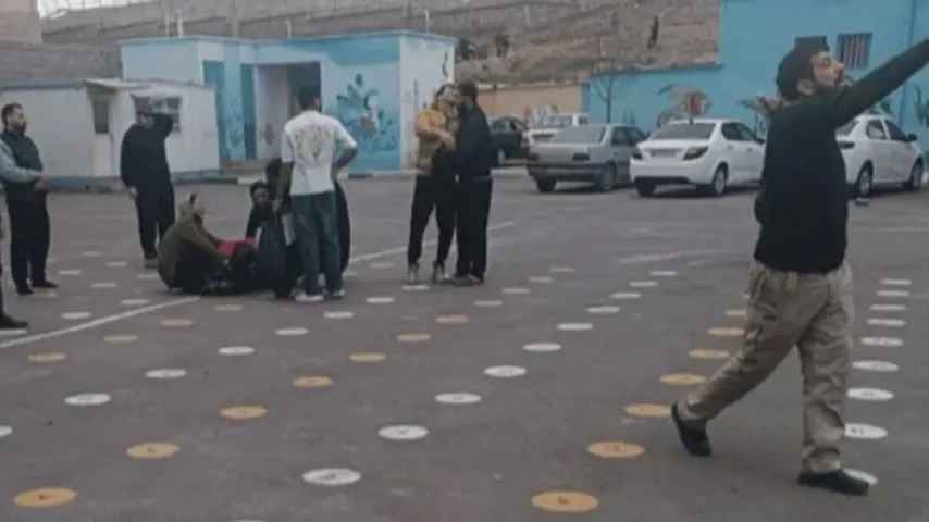 Tragödie im Süden Irans - Rakete trifft Schule und tötet 40 Schülerinnen
