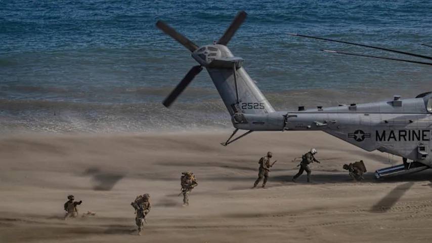 Bis an die Zähne bewaffnet… Trumps Marines bereit, Irans Festungen zu stürmen