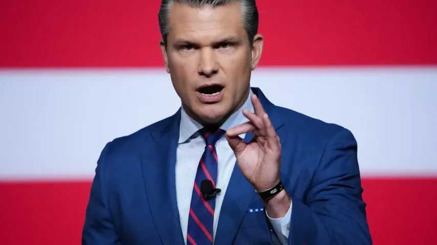 Hegseth bestätigt: USA versenkten iranisches Schiff, mindestens 140 vermisst