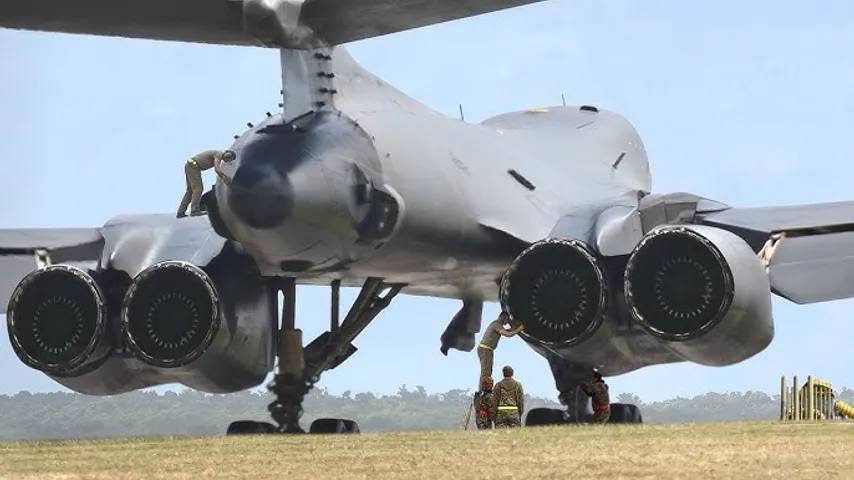 Trump wirft 2-Tonnen-Bomben auf Iran / Bunker zerstört, Raketenbasen getroffen