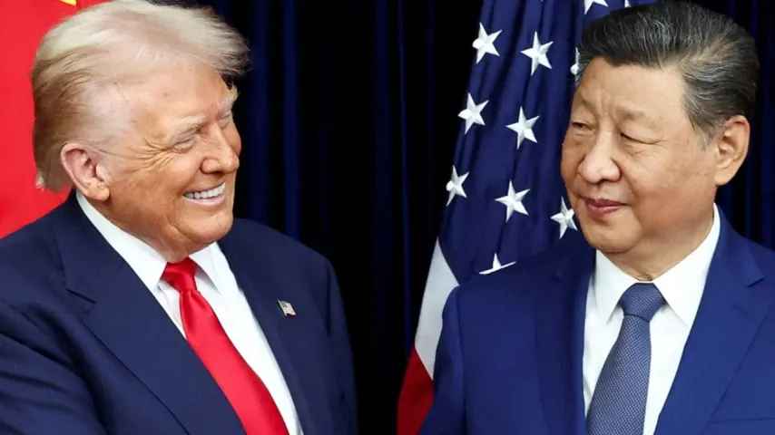 Chinesisches Schiff 'durchbricht' US-Blockade, passiert Hormus; China bietet 4-Punkte-Friedensplan