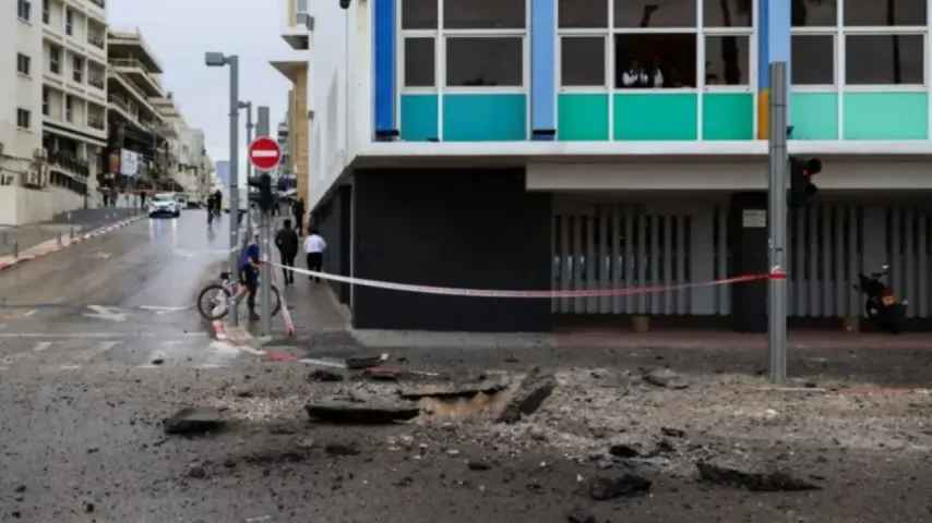 Iran beschießt Israel mit Raketen, drei Verletzte in Tel Aviv, darunter ein Kind schwer verletzt