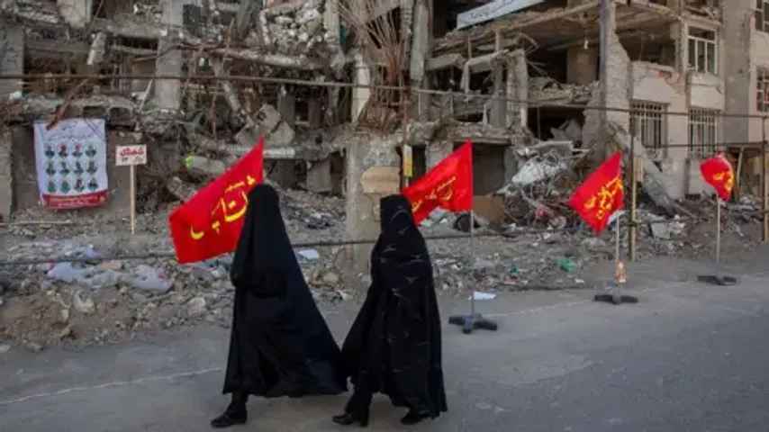 Iraner, menschliches Schutzschild auf Brücken | Tausende Bürger reagieren auf Trumps Drohungen