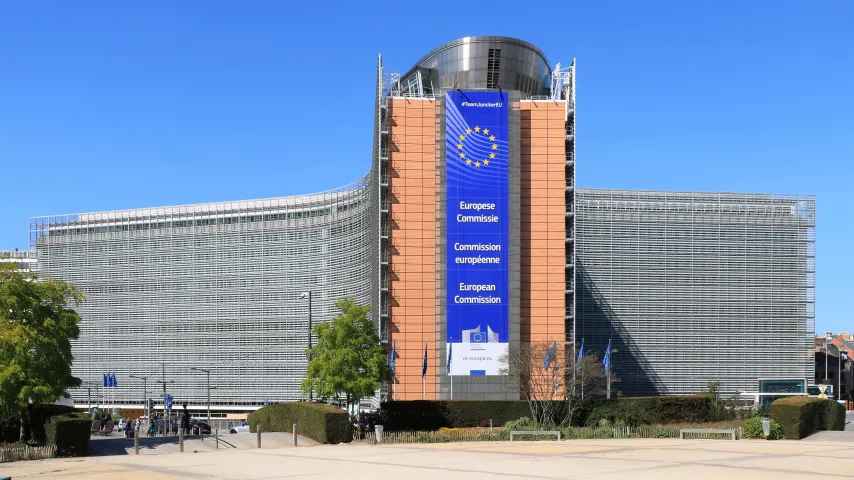 Kurz vor vollständigem Verbot russischen Öls: EU plant neues Sanktionspaket gegen Russland