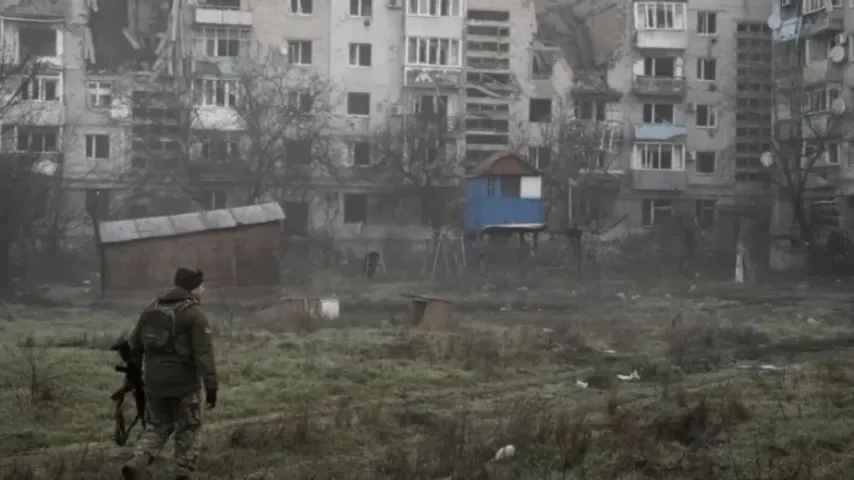 Ukraine gewinnt Kontrolle über Frontabschnitte im Südosten und Osten zurück, sagt Armeechef