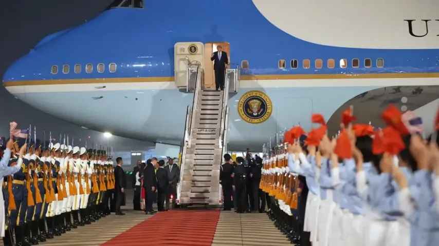 Trump trifft in China ein – erster Besuch eines US‑Präsidenten seit 2017