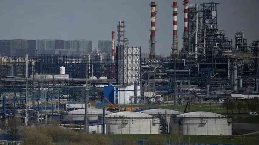 Größter Angriff auf Moskau seit zwei Jahren / Ukraine 'explodiert', Feuer in Raffinerie