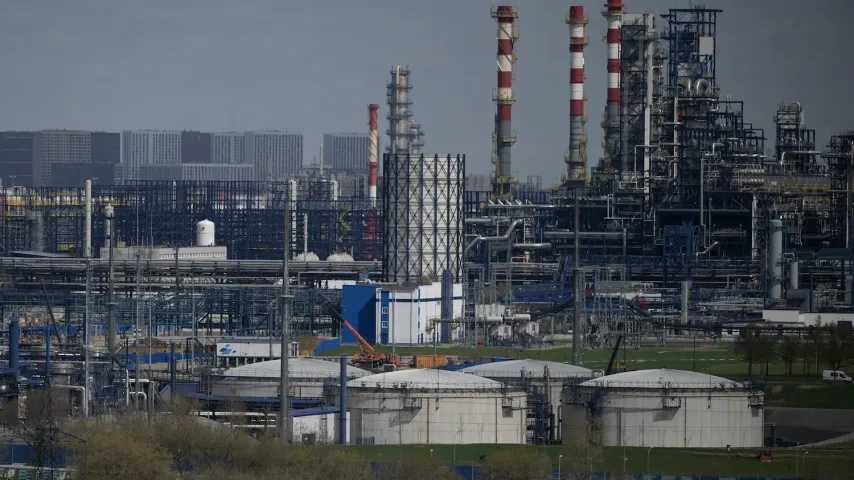 Größter Angriff auf Moskau seit zwei Jahren / Ukraine 'explodiert', Feuer in Raffinerie