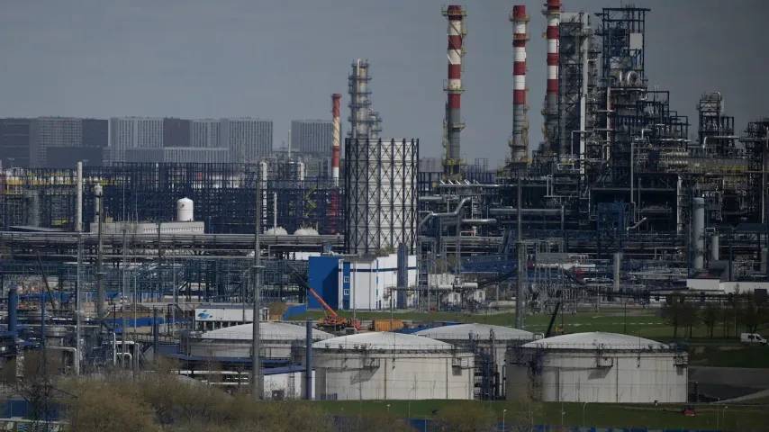 Größter Angriff auf Moskau seit zwei Jahren / Ukraine 'explodiert', Feuer in Raffinerie