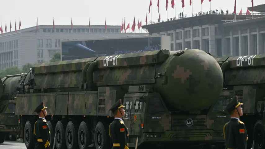 Japan konfrontiert China: Kriegswinde wehen, wirft schnelle Aufrüstung vor