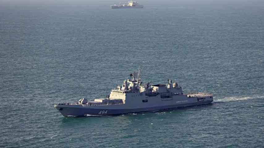 Russisches Kriegsschiff eröffnet Feuer auf britische Yacht, Spannungen im Ärmelkanal
