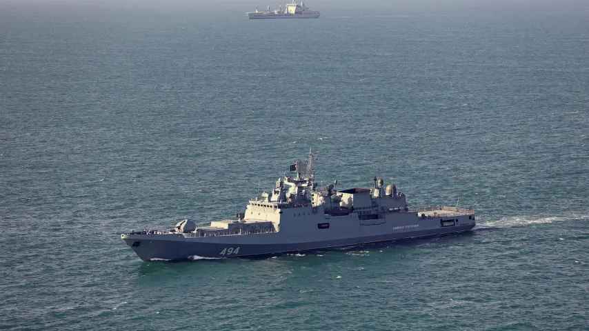 Russisches Kriegsschiff eröffnet Feuer auf britische Yacht, Spannungen im Ärmelkanal